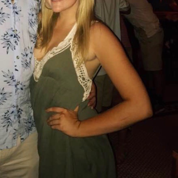 Green lace dress - Picture 3 of 3